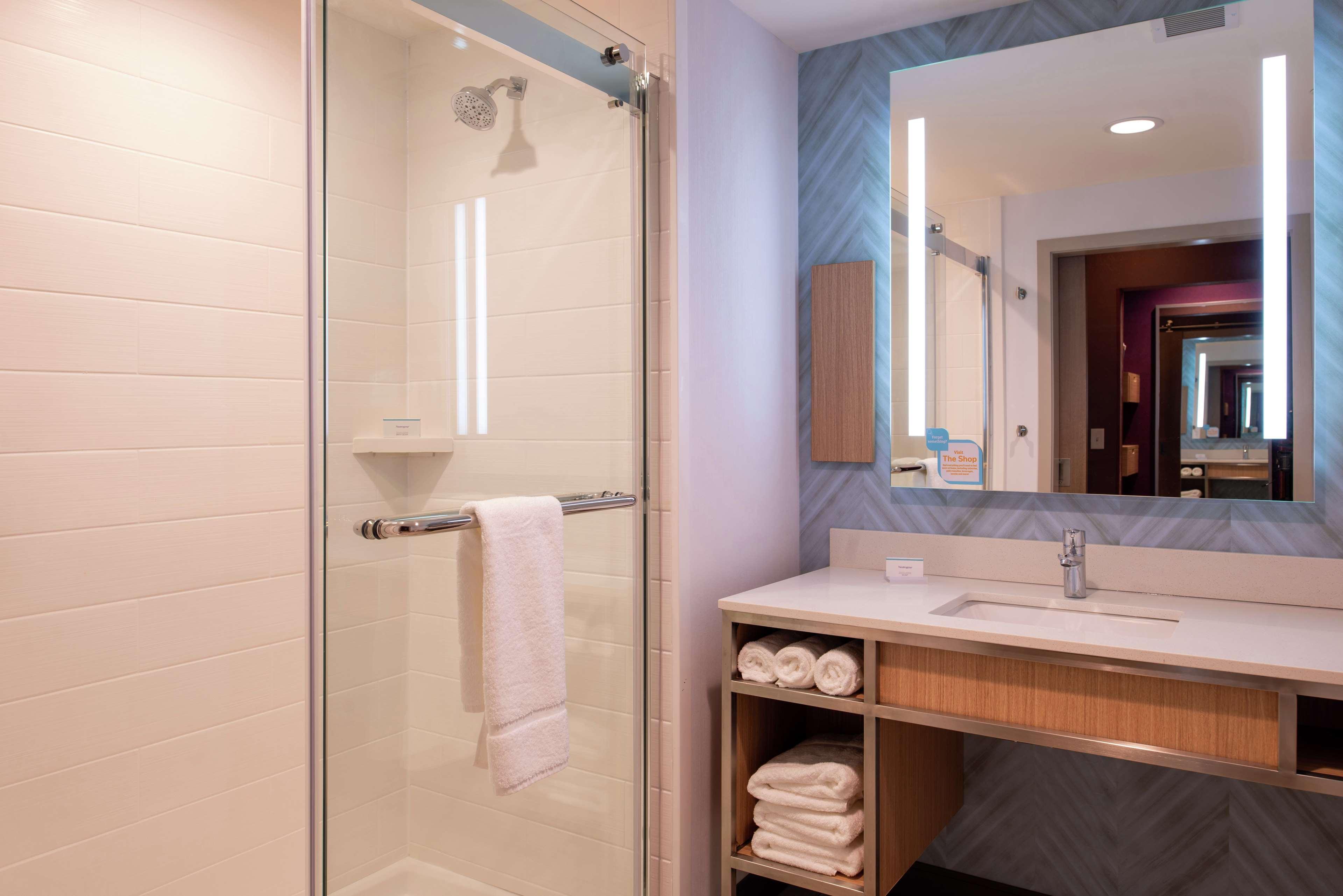 Hilton Garden Inn Kansas City Airport Mo Exterior photo