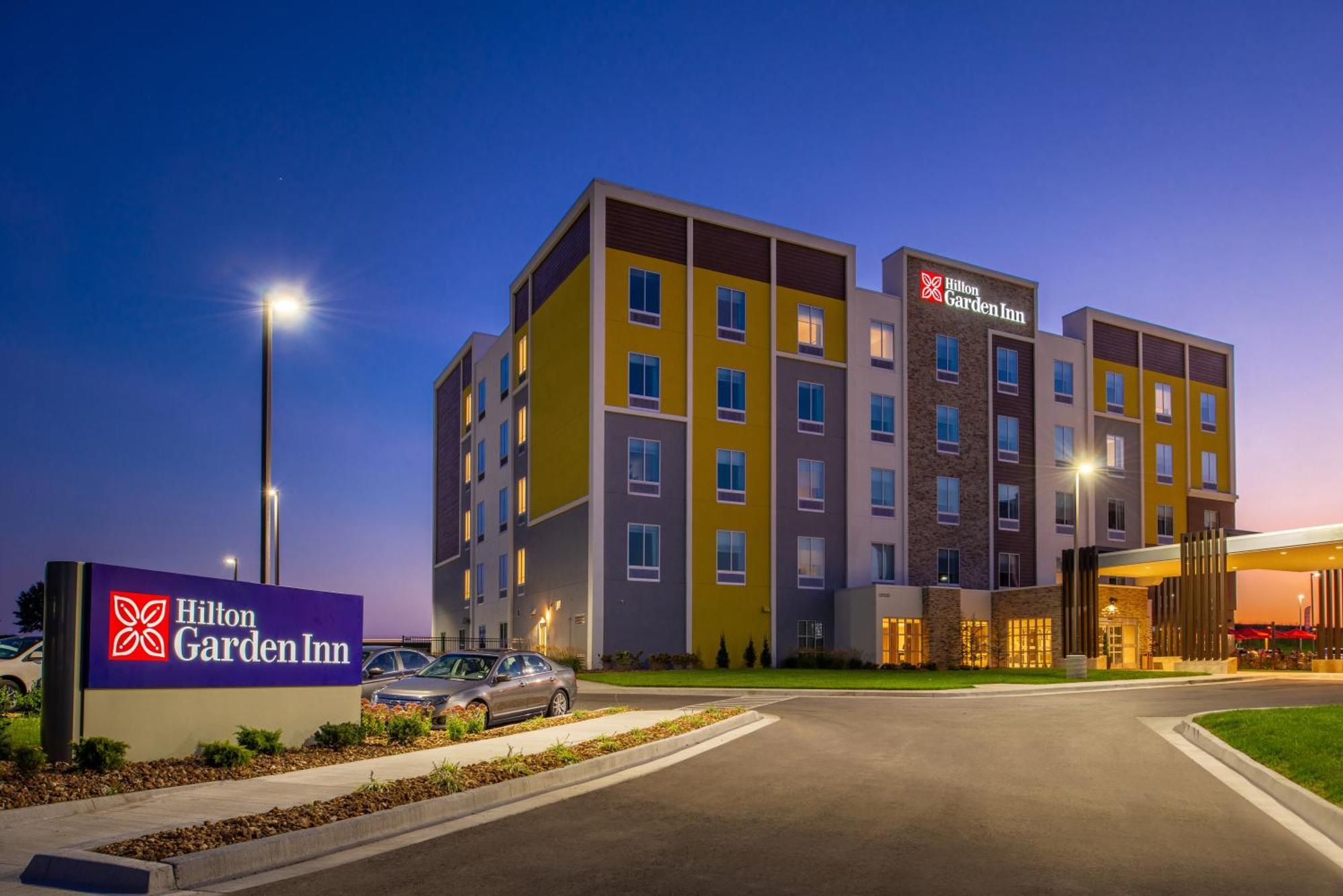 Hilton Garden Inn Kansas City Airport Mo Exterior photo